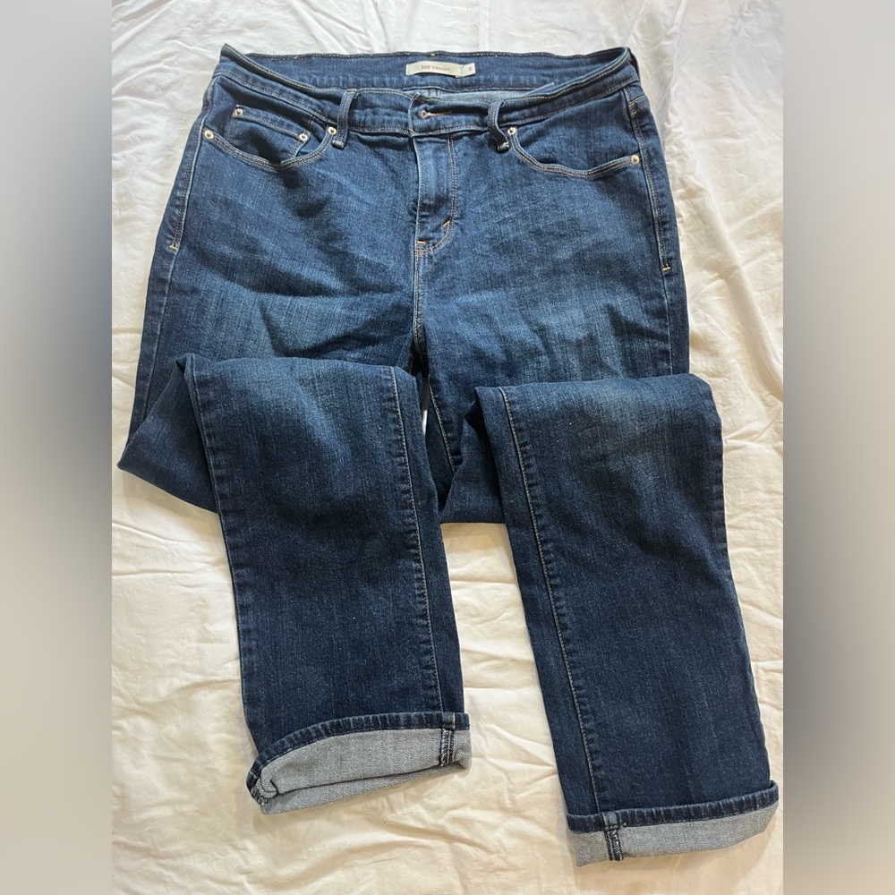 Women’s Levi’s size 8